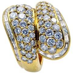 Baguette and Round Diamond 18 Kt Gold Toi Et Moi Ring