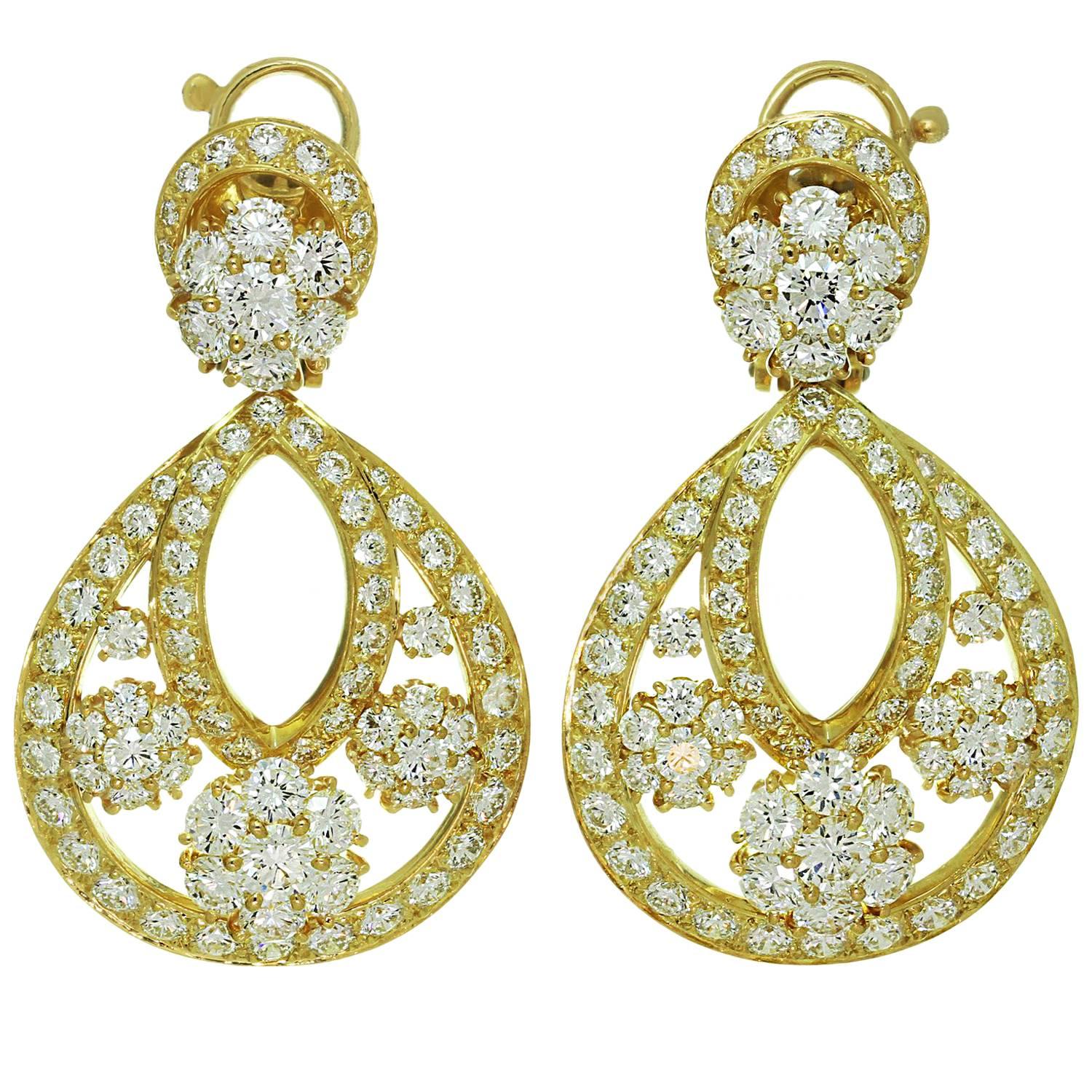 Van Cleef & Arpels Snowflake Diamond Yellow Gold Clip-On Drop Earrings