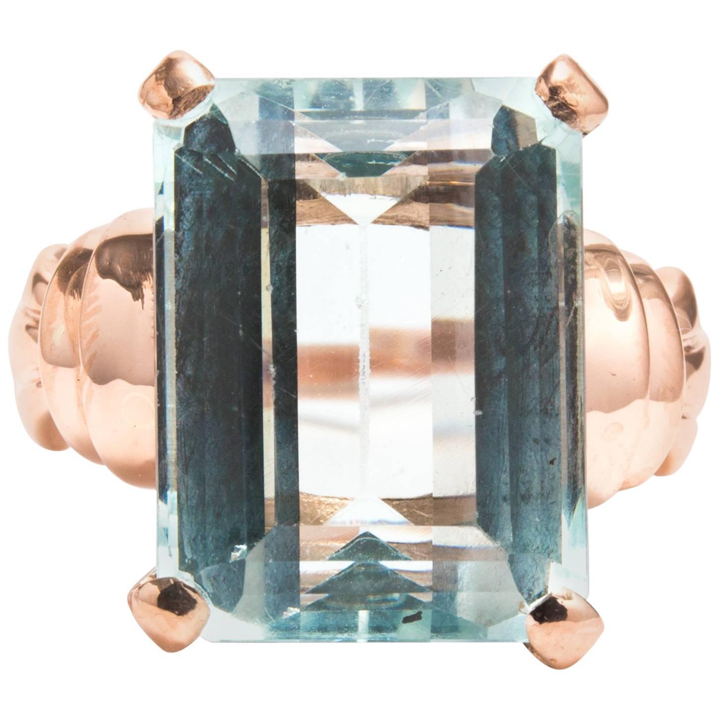 Retro Vivid Ocean Blue 14.34 Carat Aquamarine Rose Gold Solitaire ring For Sale