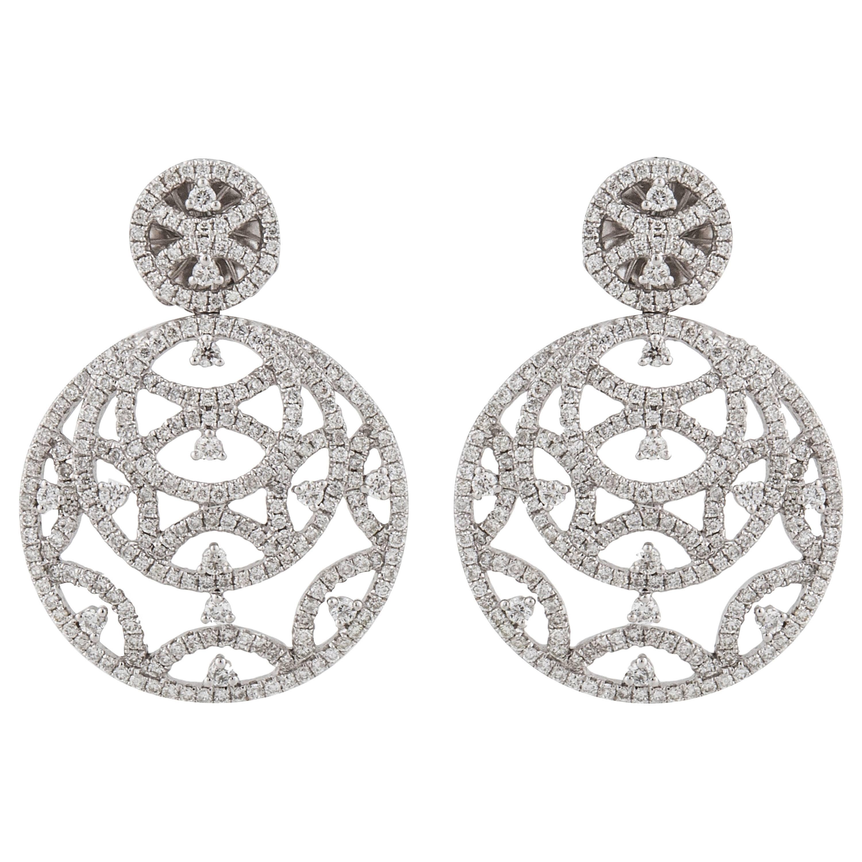 Boucles d'oreilles en or blanc 18 carats avec diamants ajourés