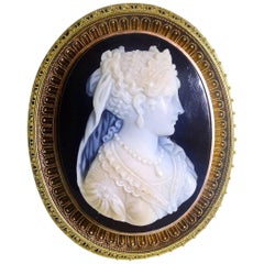 Victorian Finely Carved Cameo Gold Brooch