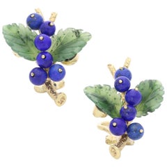 Irmgard Bures Boucles d'oreilles en or en forme de branche fruitière en jade néphrite, lapis-lazuli et lapis de Vienne, années 1950