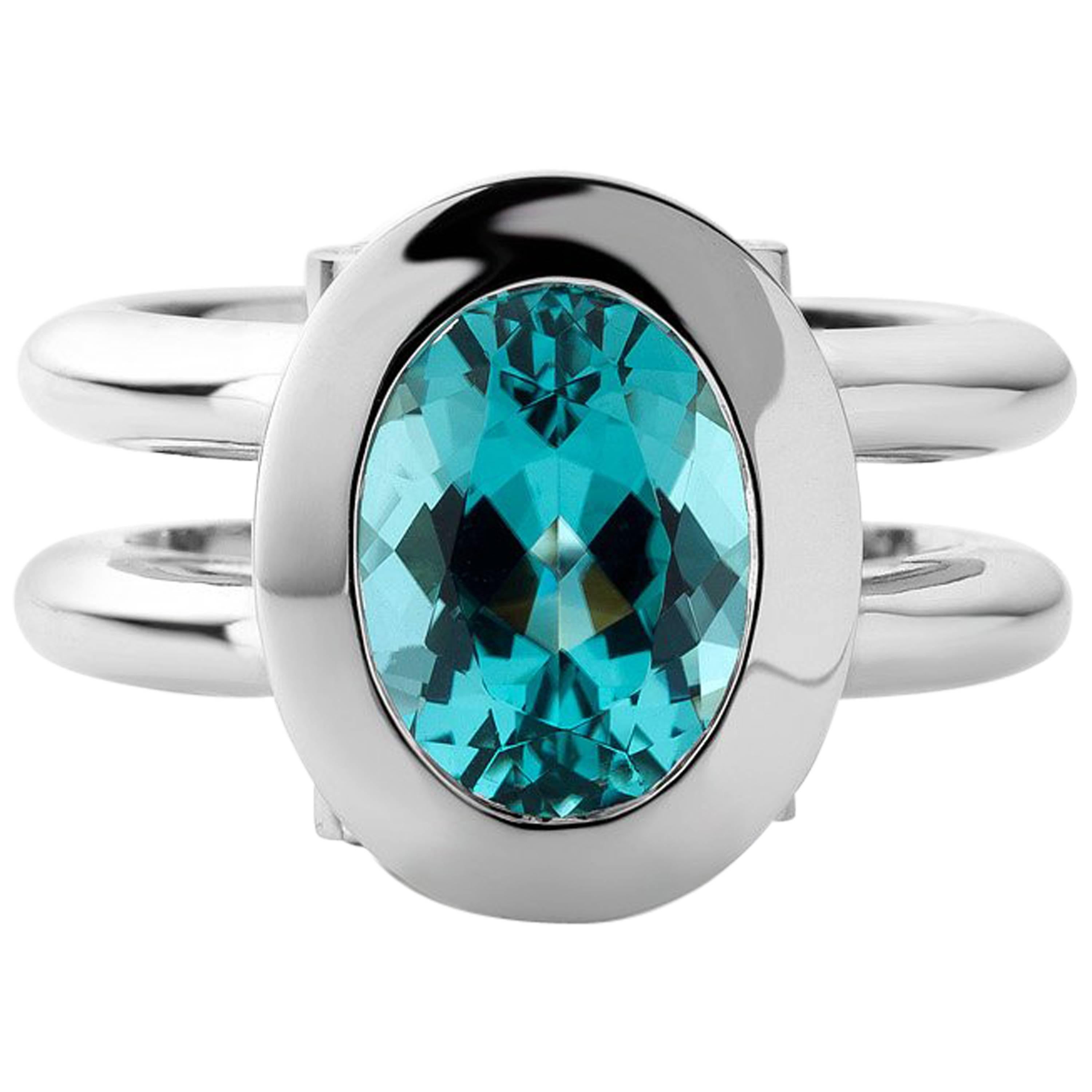 Ice Blue Tourmaline of 3.09 Carat Supported by Four Diamonds in a Golden Ring For Sale