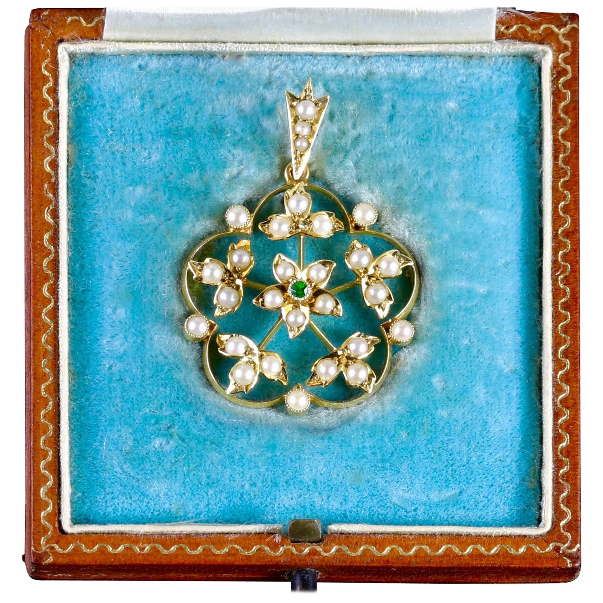 Antique Victorian Boxed Pendant Scottish 15 Carat Gold