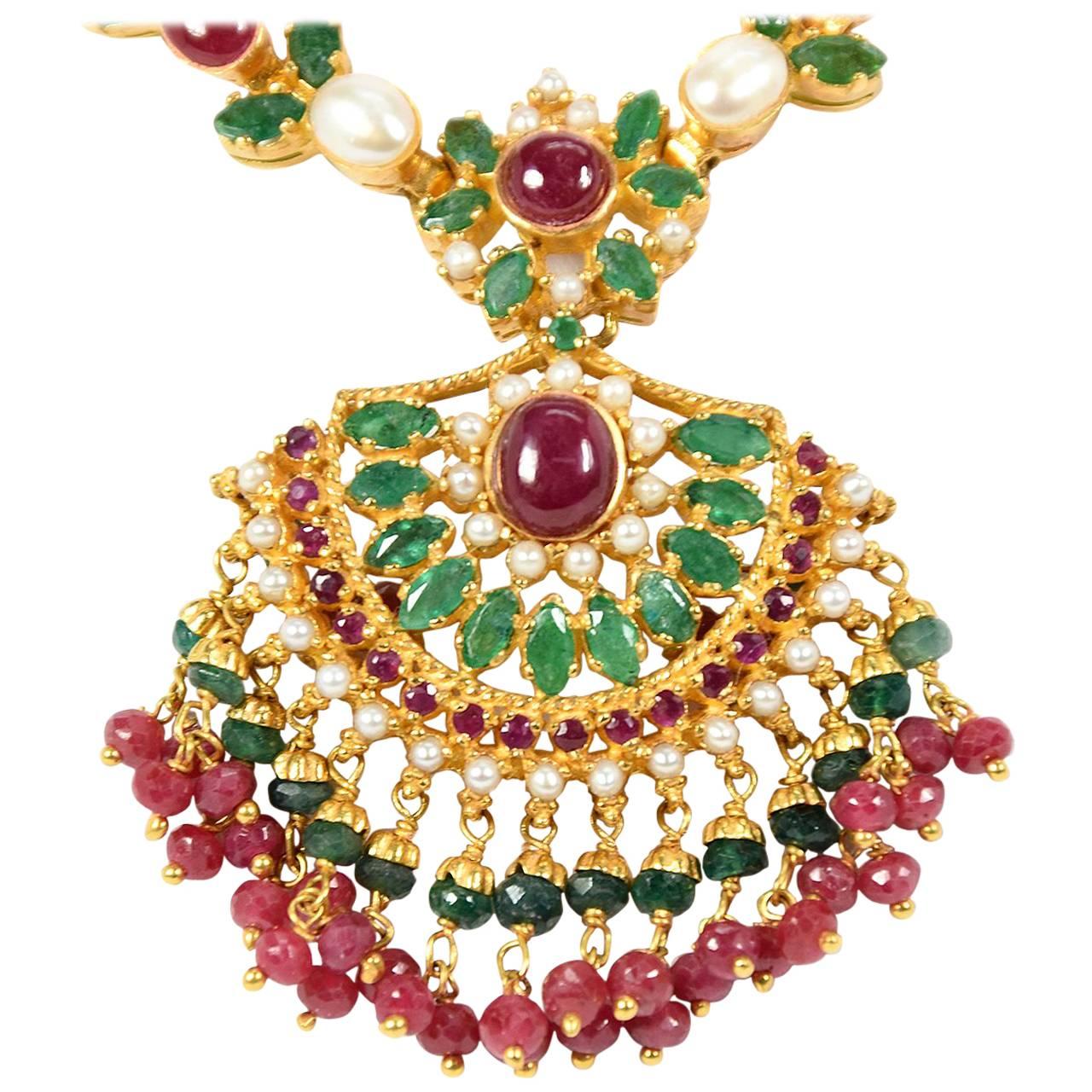 Indian Ruby, Emerald and Pearl Necklet, Earrings and Bracelet For Sale