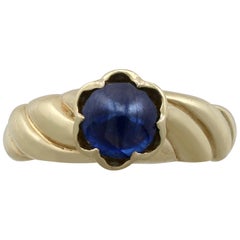 1980s 1.22 Carat Sapphire Yellow Gold Dress Ring 4