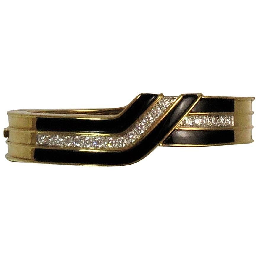 18 Karat Yellow Gold and Platinum, Diamond and Black Onyx Bangle Bracelet For Sale