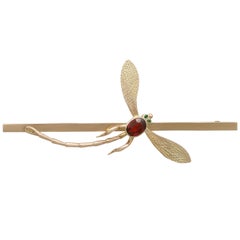 1910s Antique Emerald and Garnet 9 Carat Yellow Gold Dragonfly Brooch 2