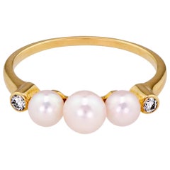 Sweet Vintage Mikimoto Cultured Pearl Diamond and 18 Karat Yellow Gold Ring