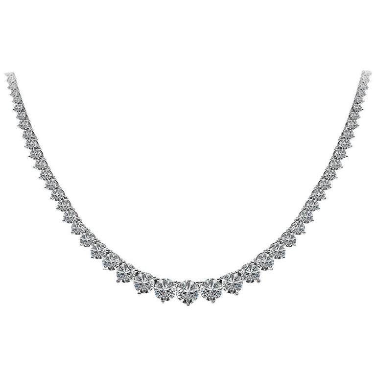 Graduated Platinum Diamond Necklace For Sale at 1stdibs