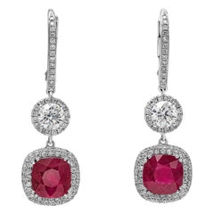 Pendants d'oreilles en rubis taille coussin et halo de diamants