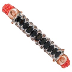 Bracelet en corail, saphirs, diamants, or rose et argent.