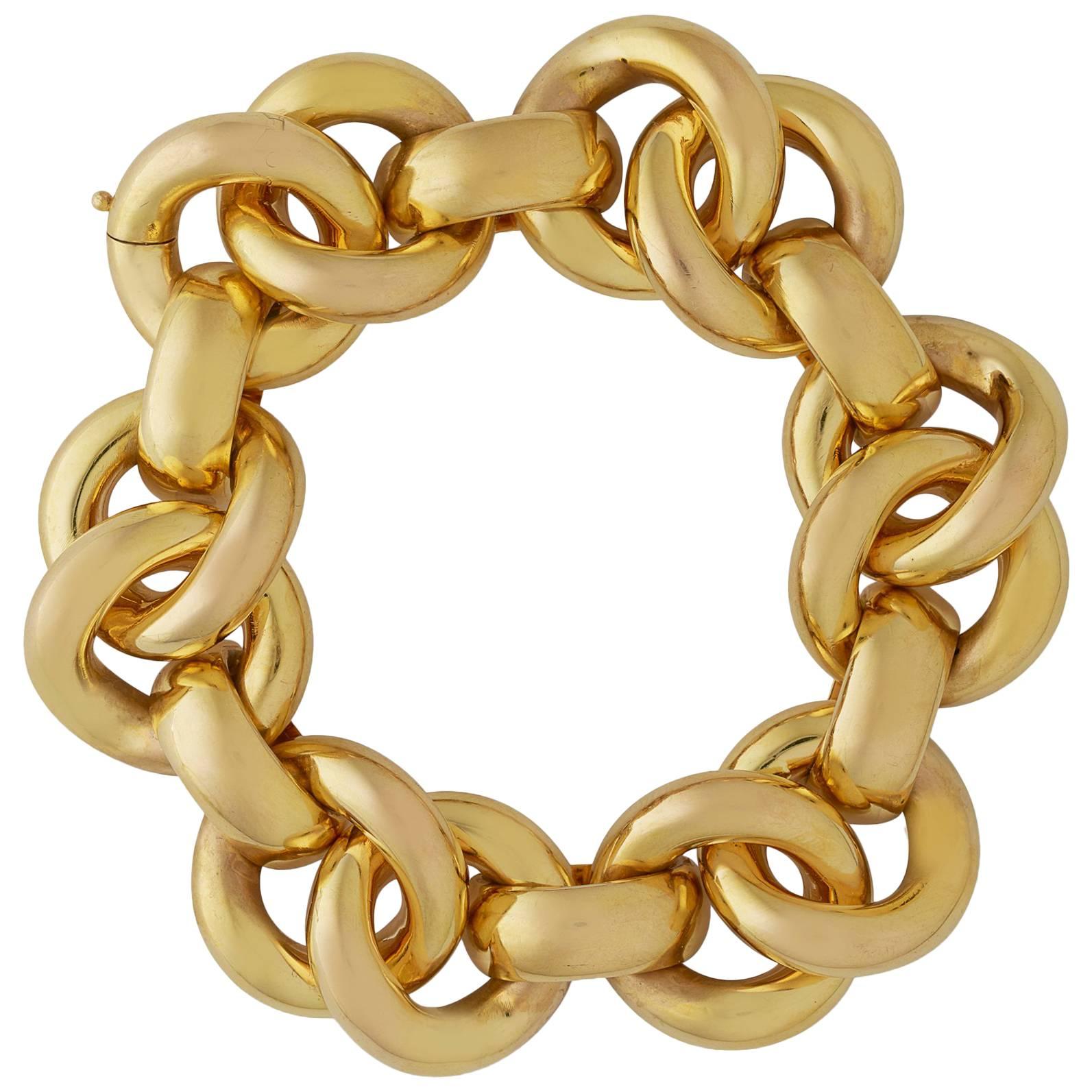 Interlocking Yellow Gold 18 Karat Circles Bracelet Bangle For Sale