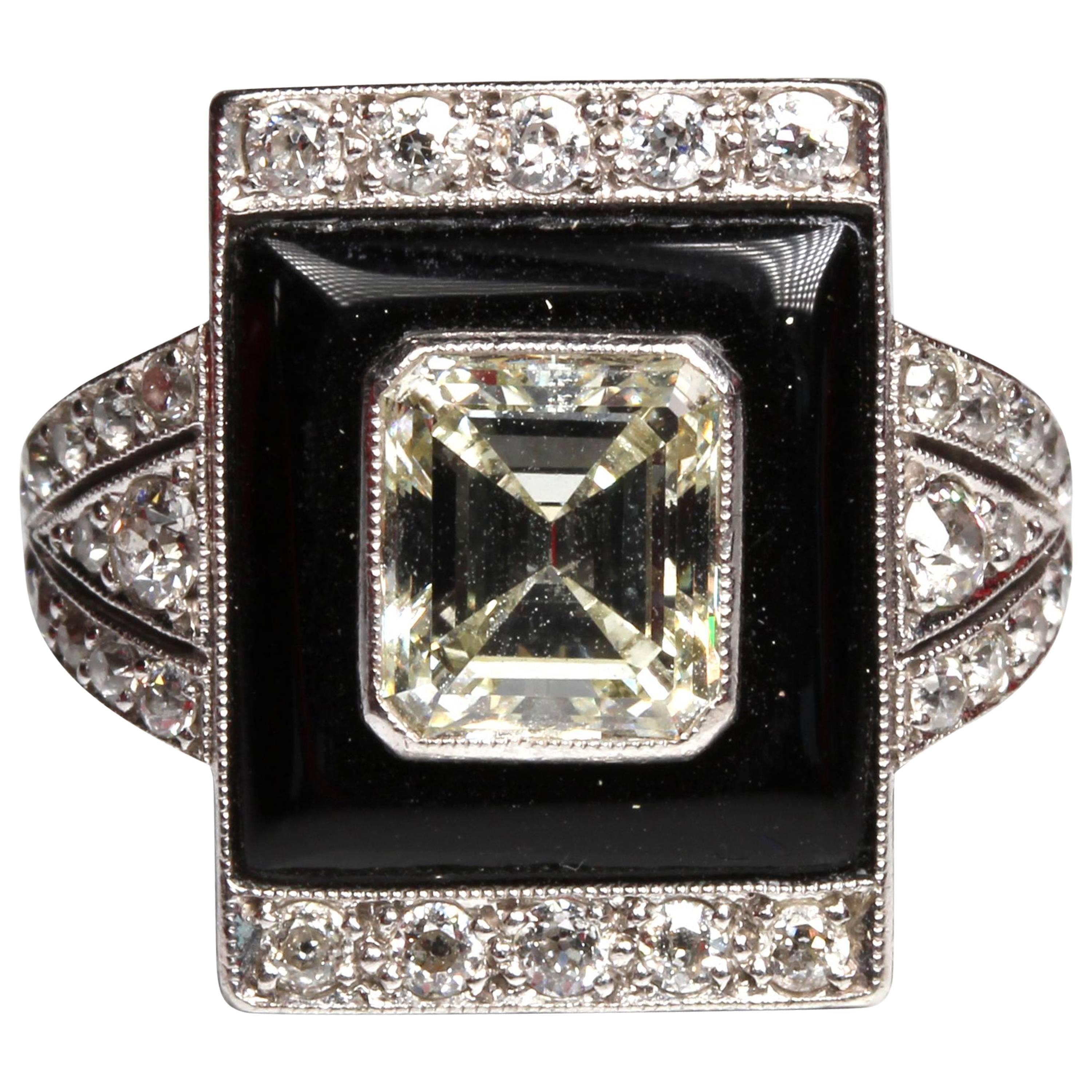 Art Deco 2.62 Carat Diamond Onyx Cocktail Ring For Sale