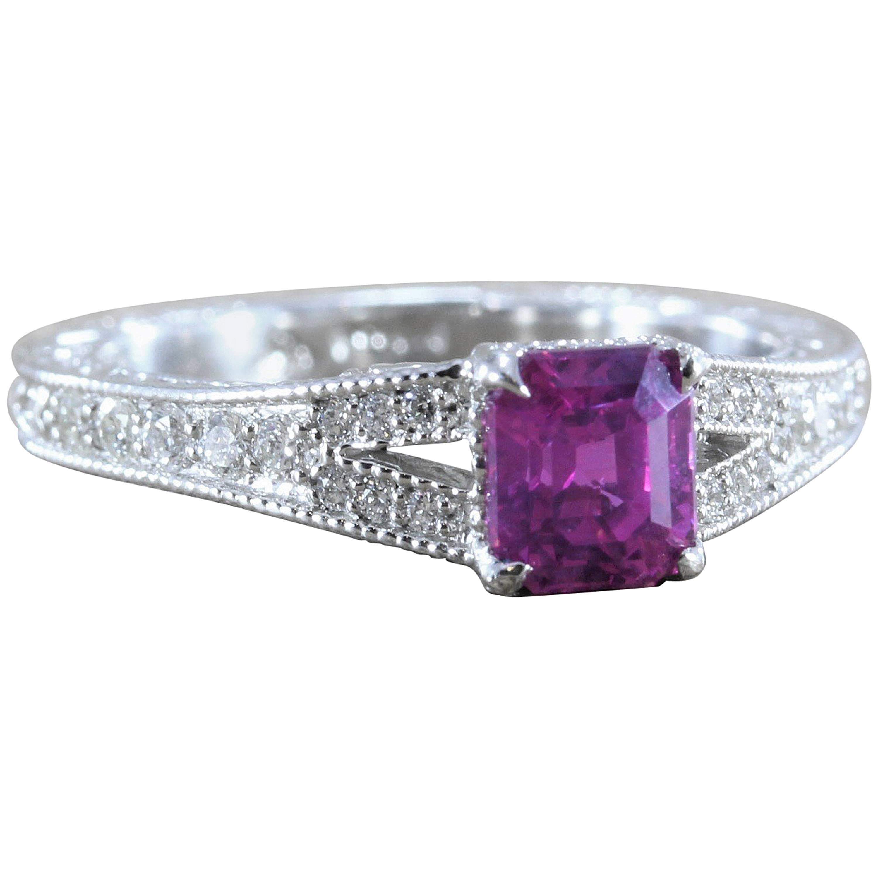 Anillo de platino con zafiro rosa y diamantes, gema de 1,31 quilates con certificado GIA
