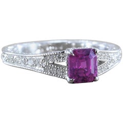 Anillo de platino con zafiro rosa y diamantes, gema de 1,31 quilates con certificado GIA