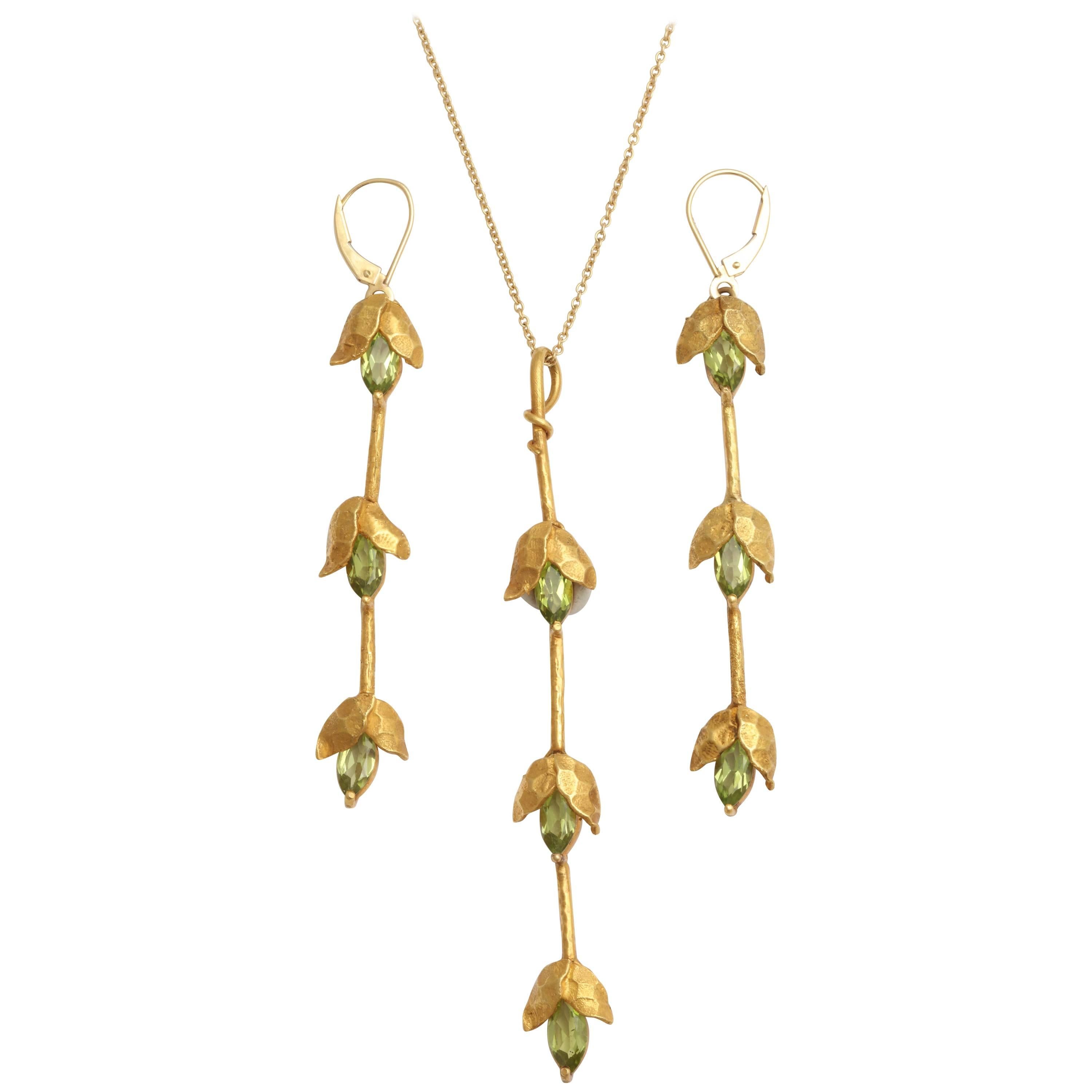 Classical Peridot Marquise Gold Pendant Earring Set For Sale