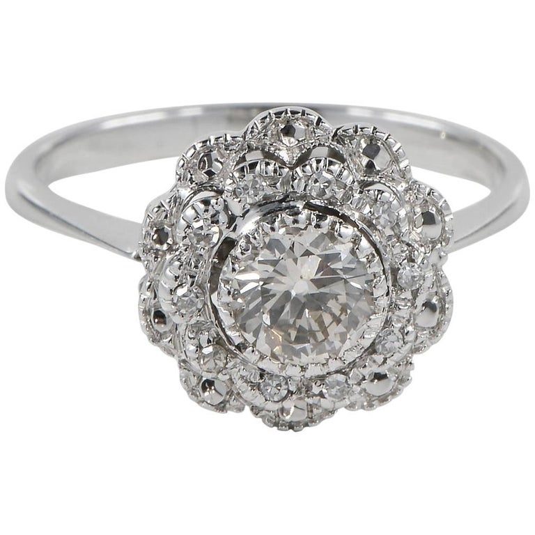 0.85 Carat Diamond Vintage Flower Cluster Ring For Sale at 1stdibs