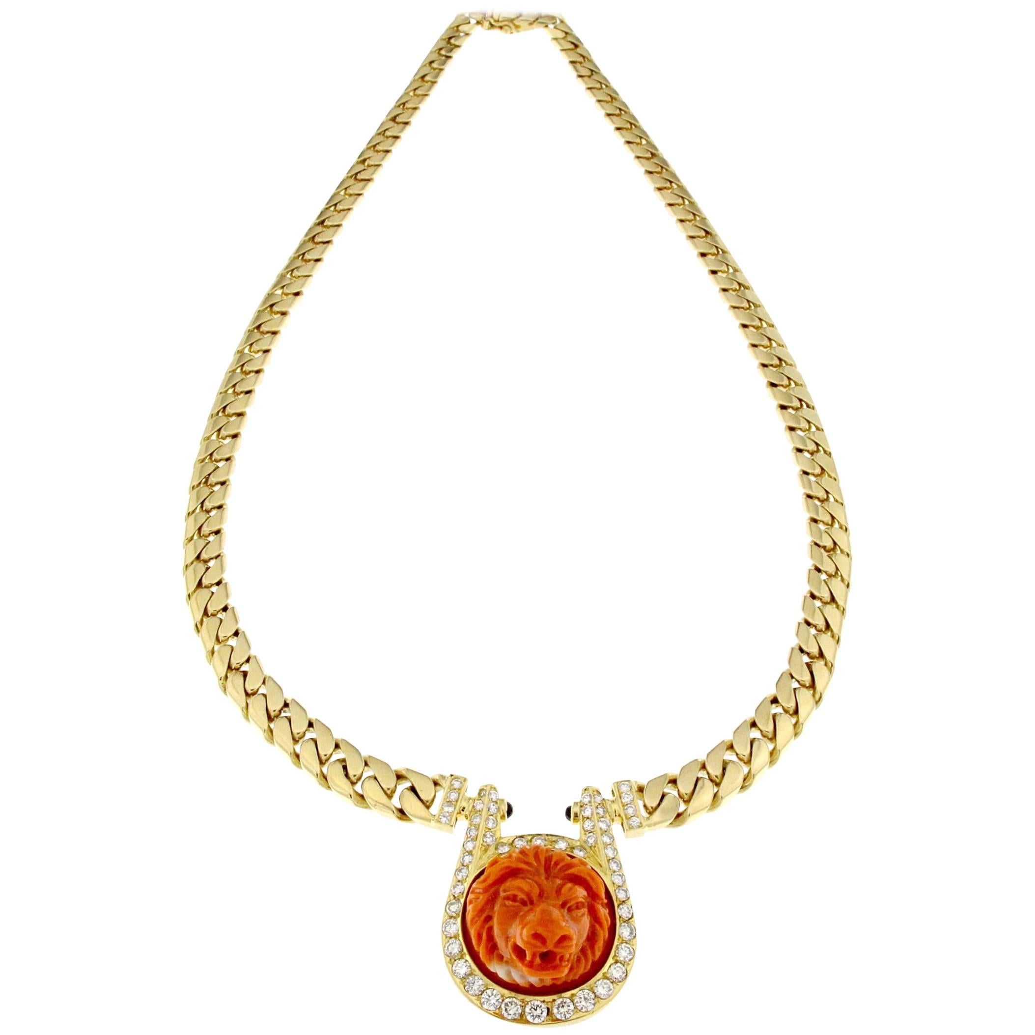 Lion Coral Central Surrounded by Diamonds in Degradè in a 18 Karat Gold Necklace For Sale