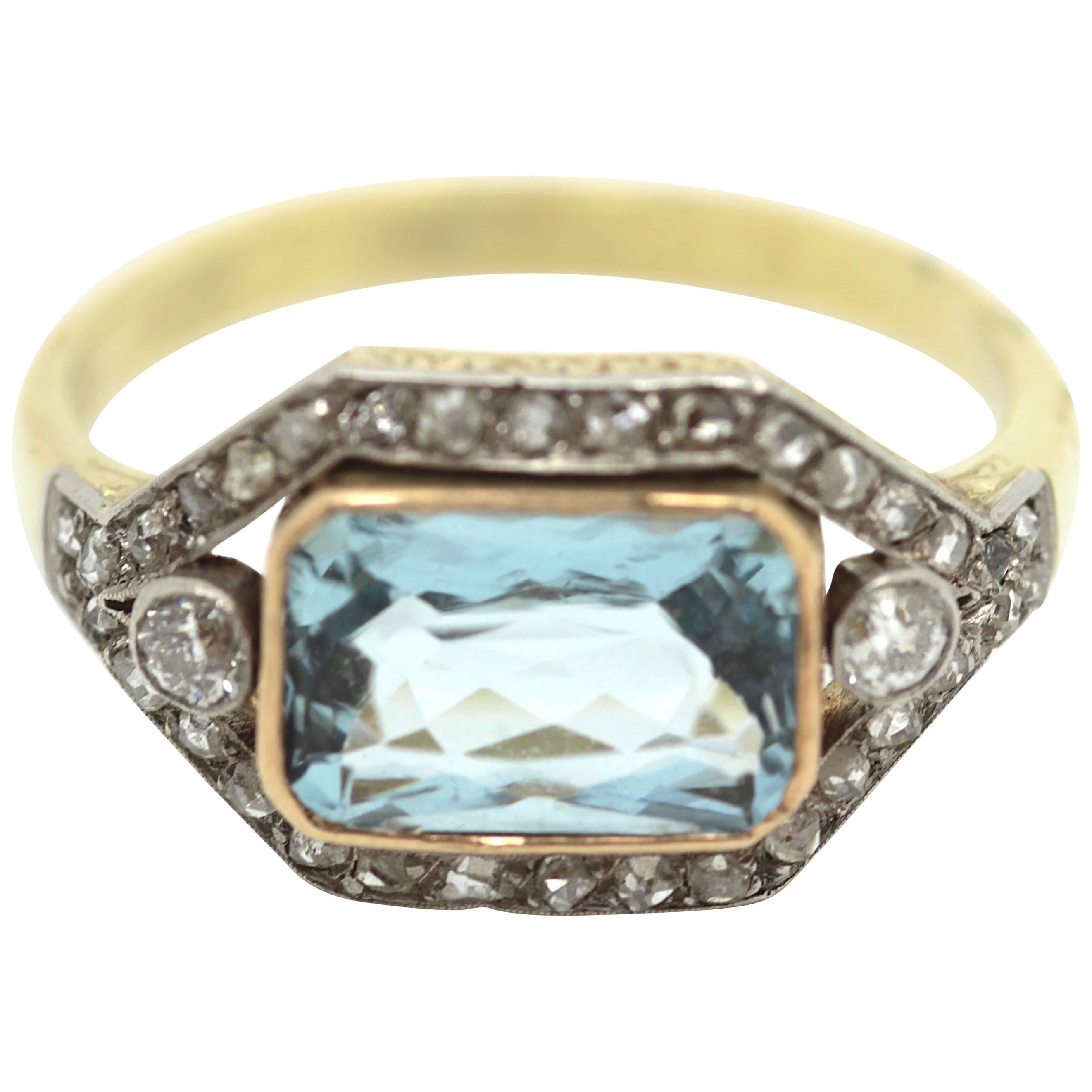 1920's Art Deco Aquamarine and Diamond Ring For Sale