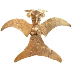 Antique Pre Columbian Veraguas 22 Karat Gold Eagle Pendant, circa 10th-13th Century