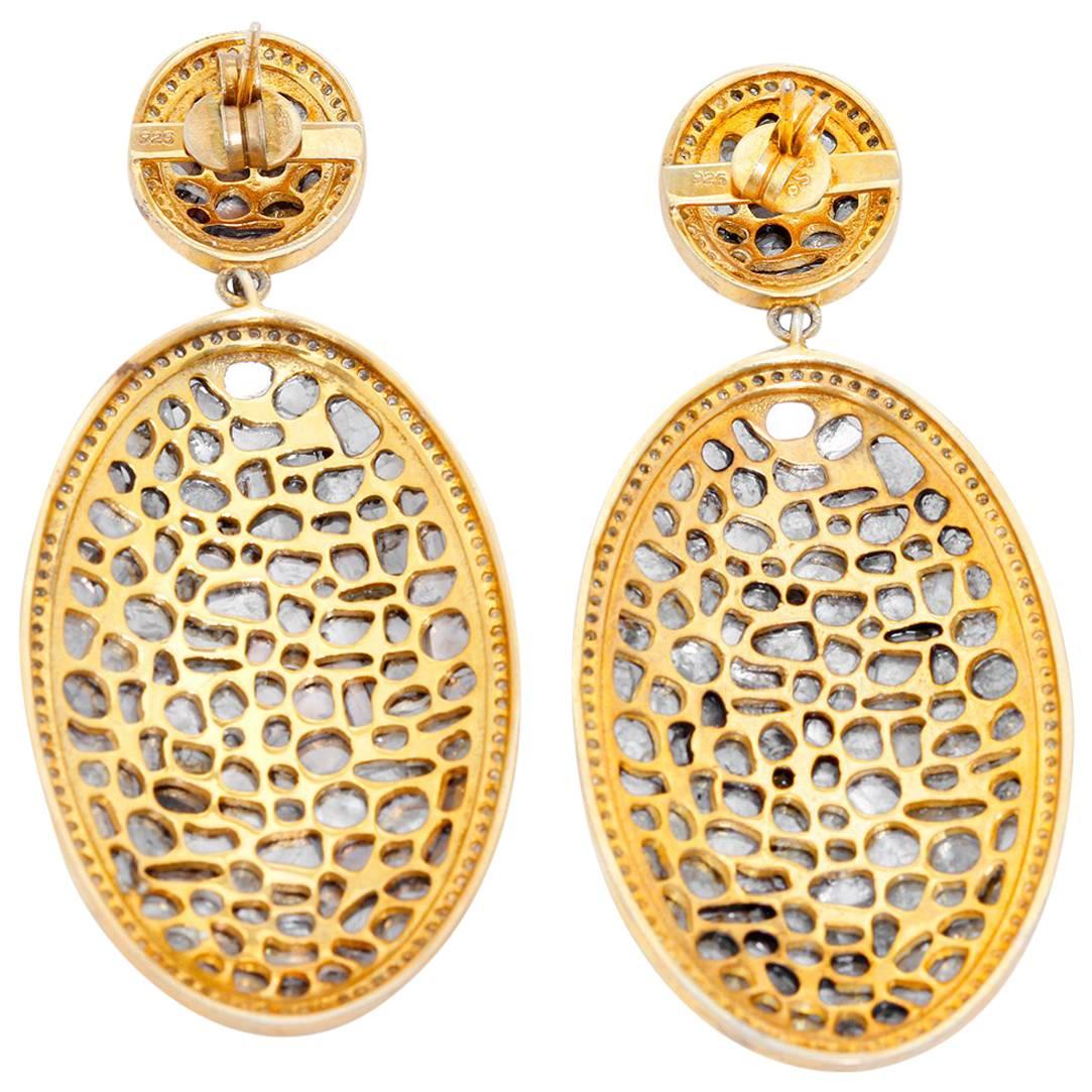 14K Gold plattiert Sliced Pave Diamond Ohrringe - . Ovale Pave-Diamant-Ohrringe in Scheibenform. Rücken und  Post sind 14K Gelbgold, der Rest der Ohrringe sind geschwärzt Silber. Diamant Gewicht 7,5 cts. 2,5 Zoll lang und 1 Zoll breit. Gesamtgewicht