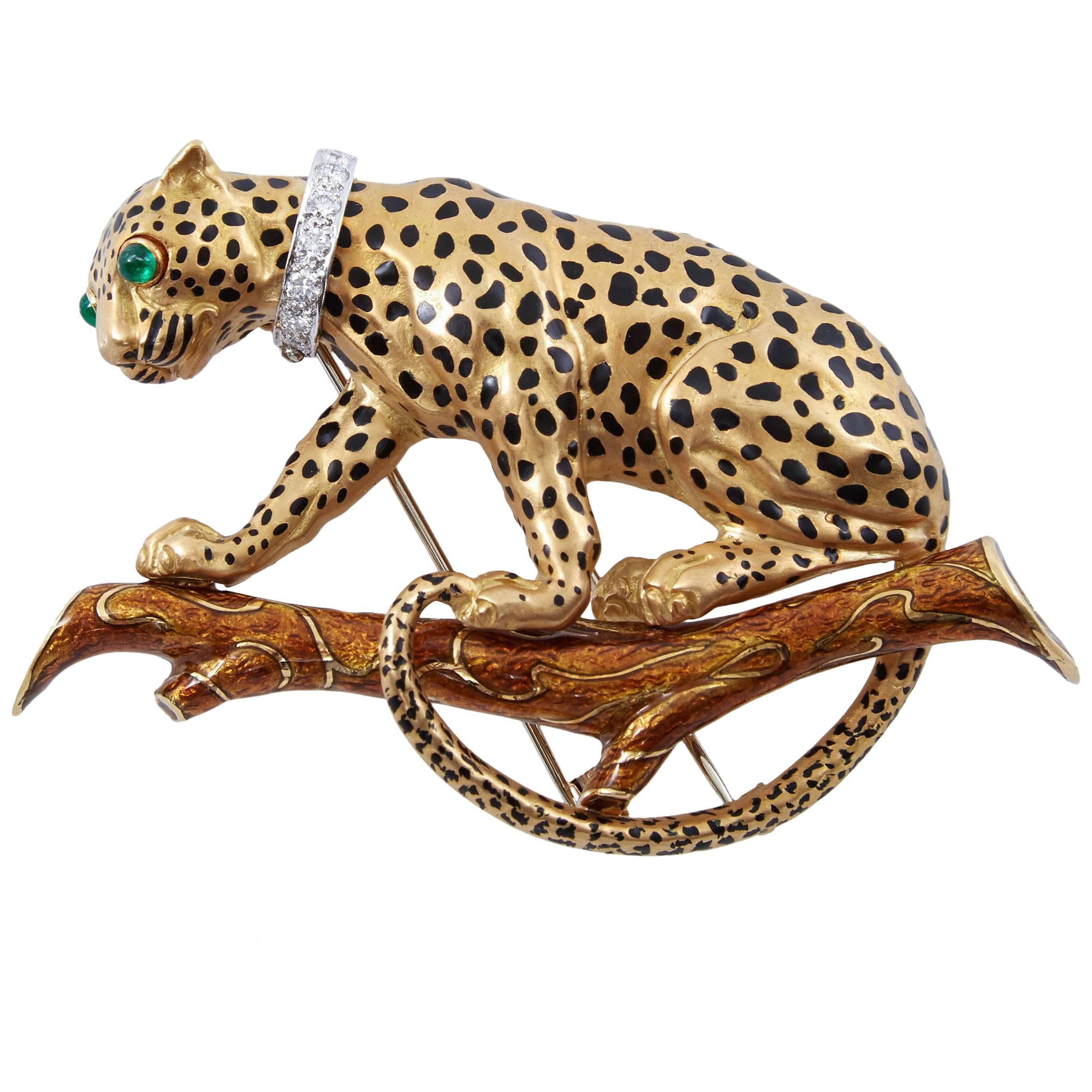 David Webb Broche léopard sur branche en or émaillé