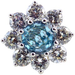 Retro 1.02 Carat Blue Zircon and Diamond Ring 1.50 Carat, Cluster Style, 18 Carat Gold