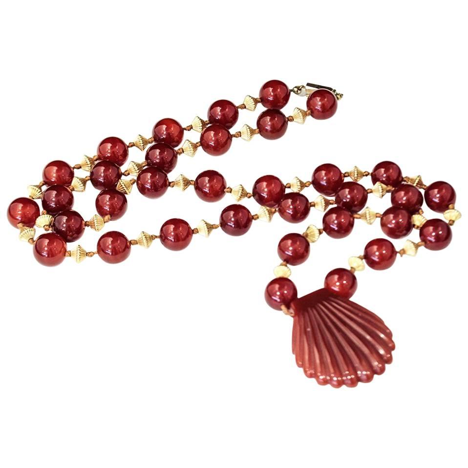 Vintage Carnelian and Gold Beads with Shell Shaped Carnelian Pendant For Sale