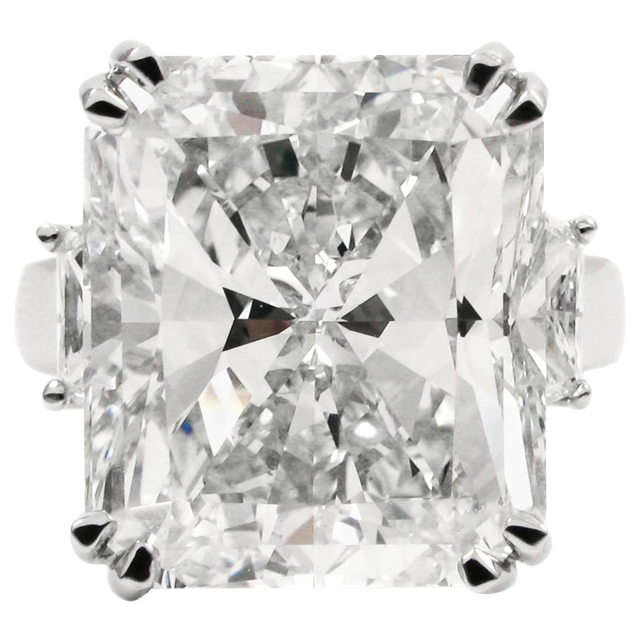 Important 15.14 Carat Radiant Cut Diamond G VS1 Platinum Ring GIA Certified For Sale