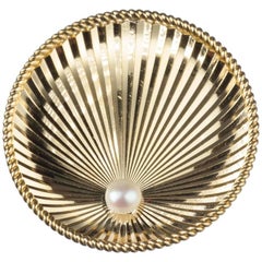 Pearl Disc Brooch in 18 Karat Yellow Gold