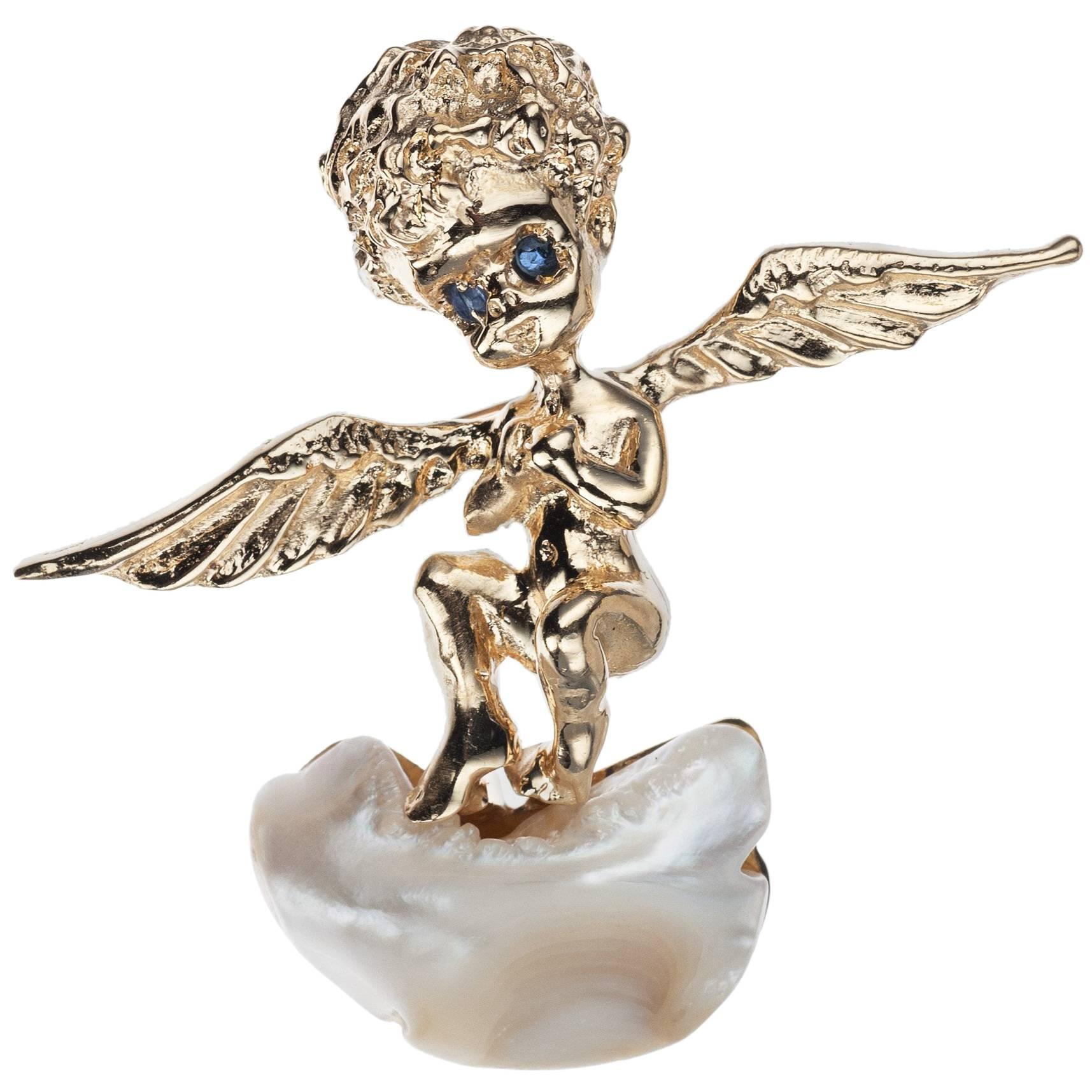 Cherub Brooch with Pearl and Sapphire in 14 Karat Yellow Gold For Sale