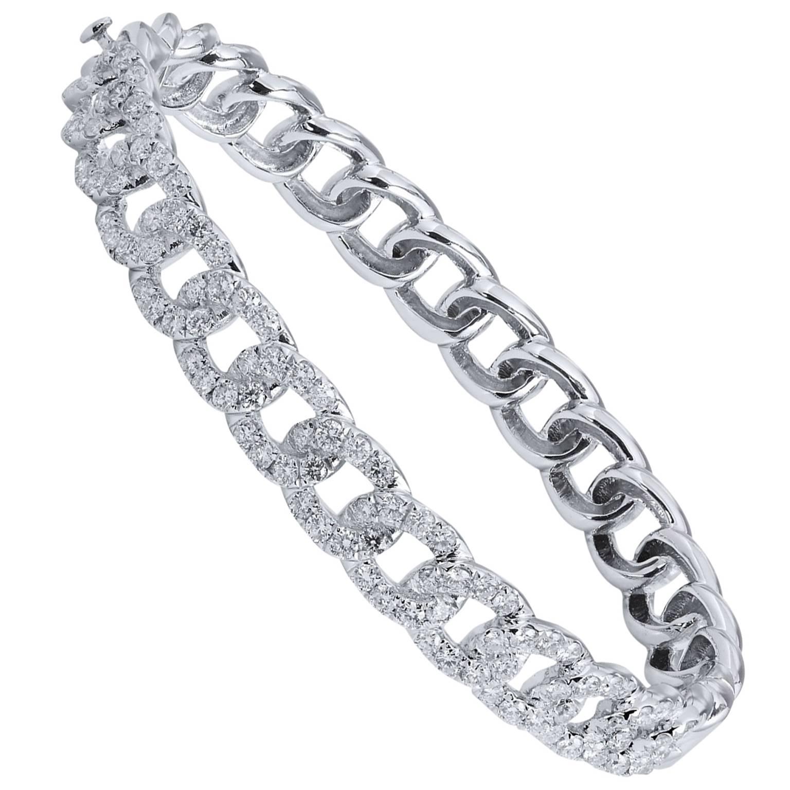 Bracelet jonc à maillons en or 18 carats avec serrure à charnière et diamants pavés de 2,79 carats 