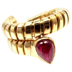 Bulgari Bague en or jaune serpentin en rubis Tubogas