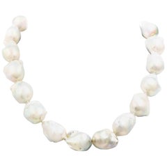 Strand of 19 Baroque Fine Freshwater Pearls 7