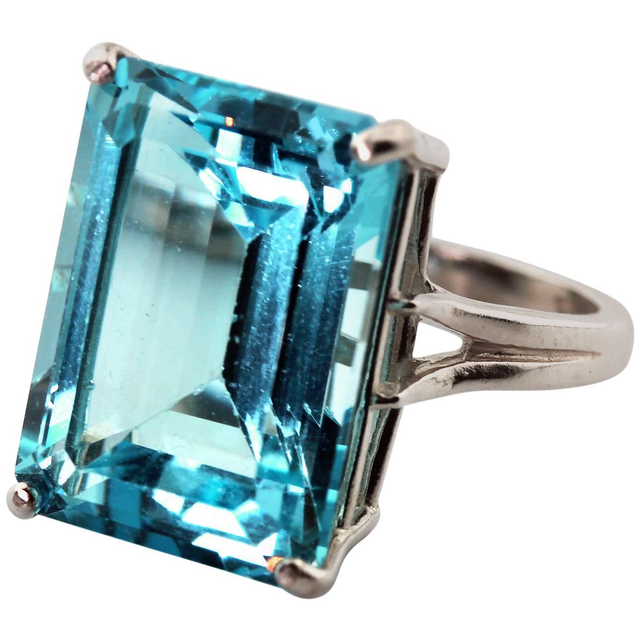 15 Carat Brilliant Blue Topaz Sterling Silver Party Ring
