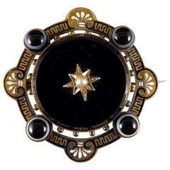 Victorian Onyx, Pearl and Banded Agate Pendant Brooch in 15 Carat Gold