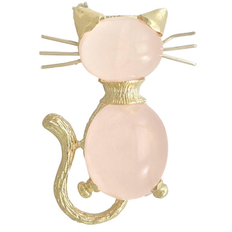 1960s 7.06 Carat Rose Quartz and Yellow Gold Cat Brooch For Sale at 1stdibs