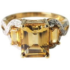 3 Carat Brilliant Yellow Citrine 10 Kt Yellow Gold Party Ring
