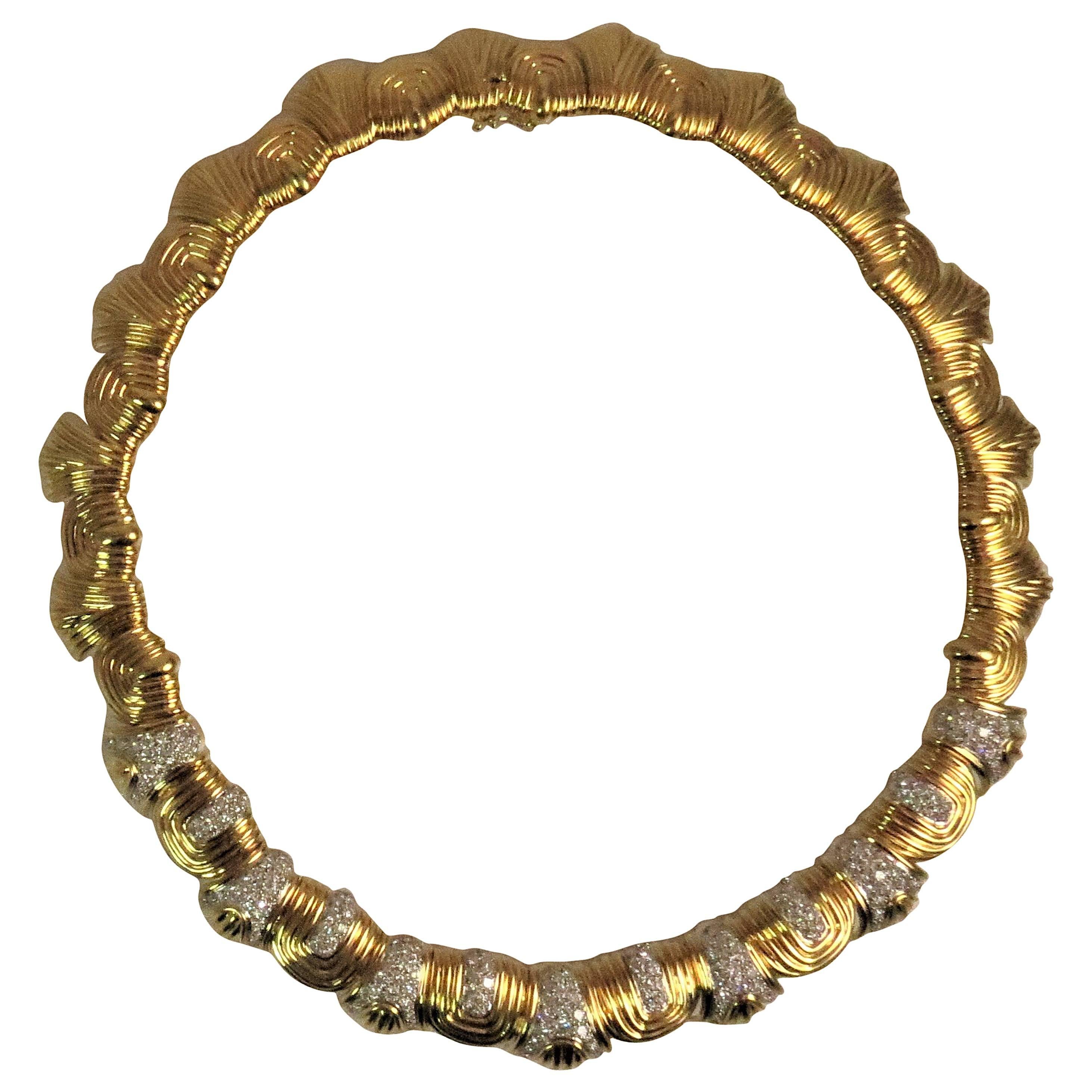Halskette aus 18 Karat Gelbgold und Platin mit Diamanten im Angebot