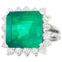 10.0 Carat Emerald and Diamond-Set White Gold Ring 10.0 Carat Emerald and Diamond-Set White Gold Ring