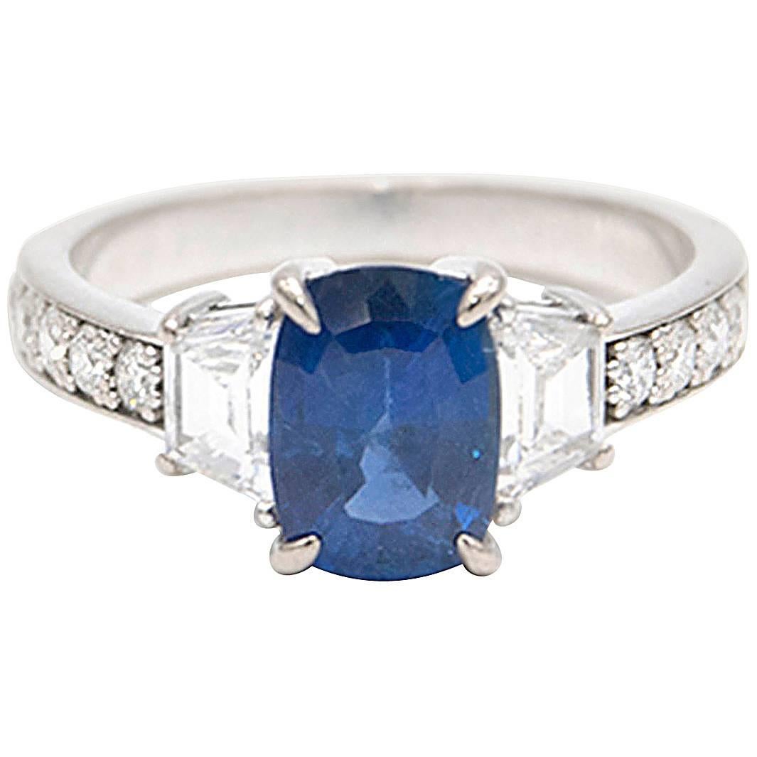 Sapphire and Diamond Set Ring For Sale