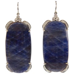 Boucles d'oreilles en goutte d'oreilles fantaisie en or avec grande tranche de saphir et diamants, Estate Fine Jewelry