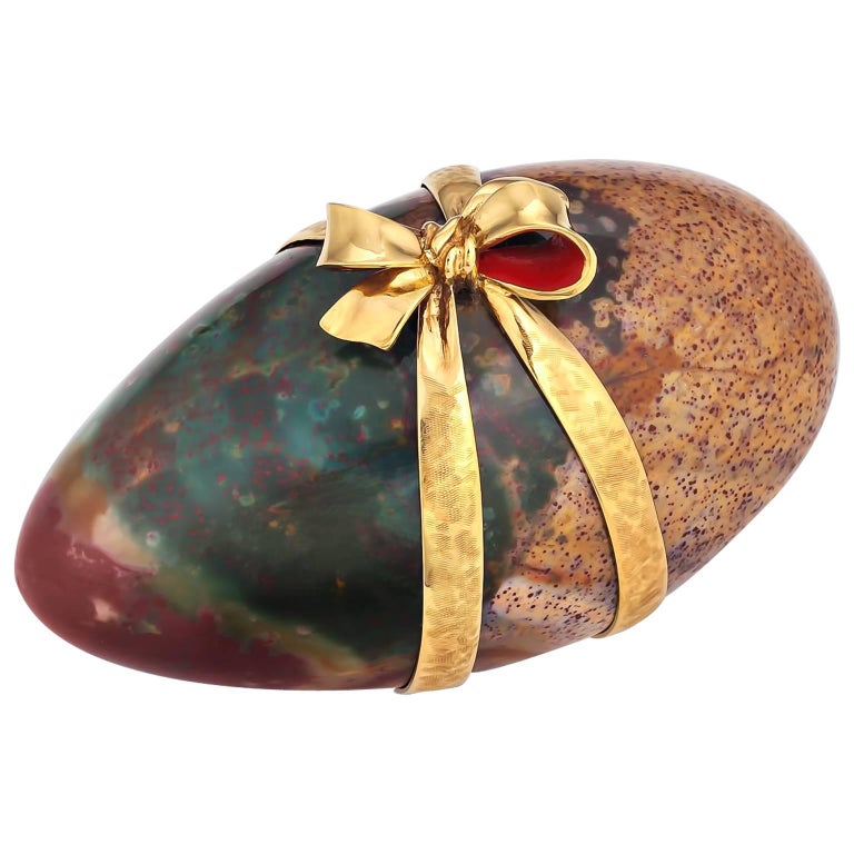 Vintage Verdura Agate Gold Ribbon Wrapped Egg Paperweight For Sale