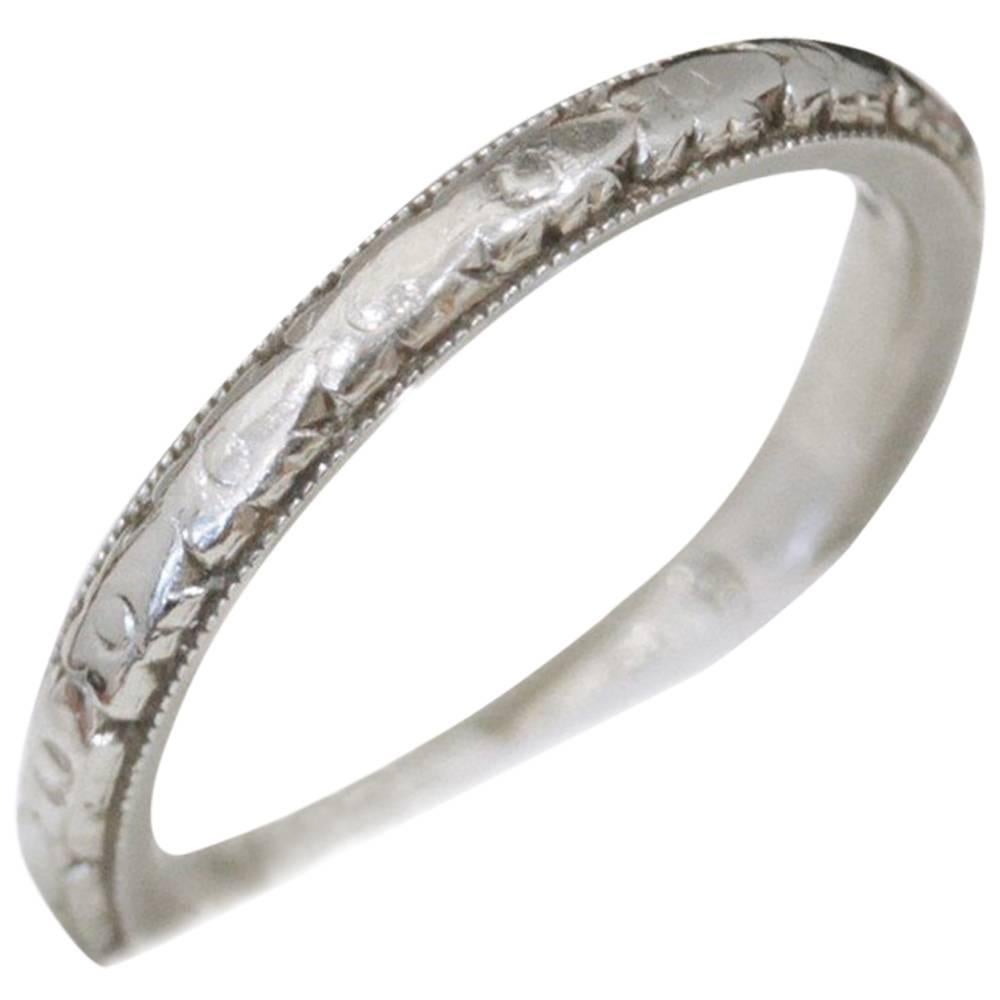 1920s Engraved Art Deco Gold Wedding or Stacking Band Ring For Sale