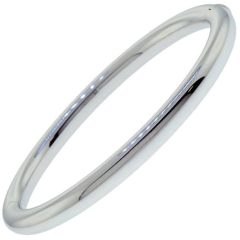 18 Karat White Gold Hinged Bangle Bracelet For Sale at 1stdibs