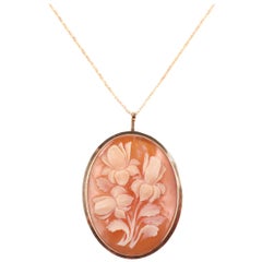 Shell Cameo Yellow Gold Pendant