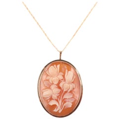 Shell Cameo Yellow Gold Pendant