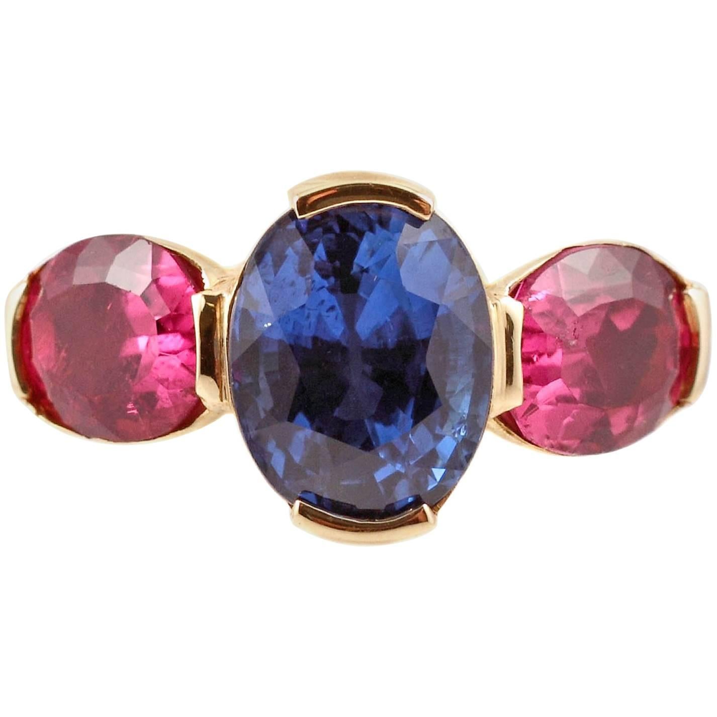 3.00 Carat Blue Sapphire Pink Tourmaline Yellow Gold Ring For Sale
