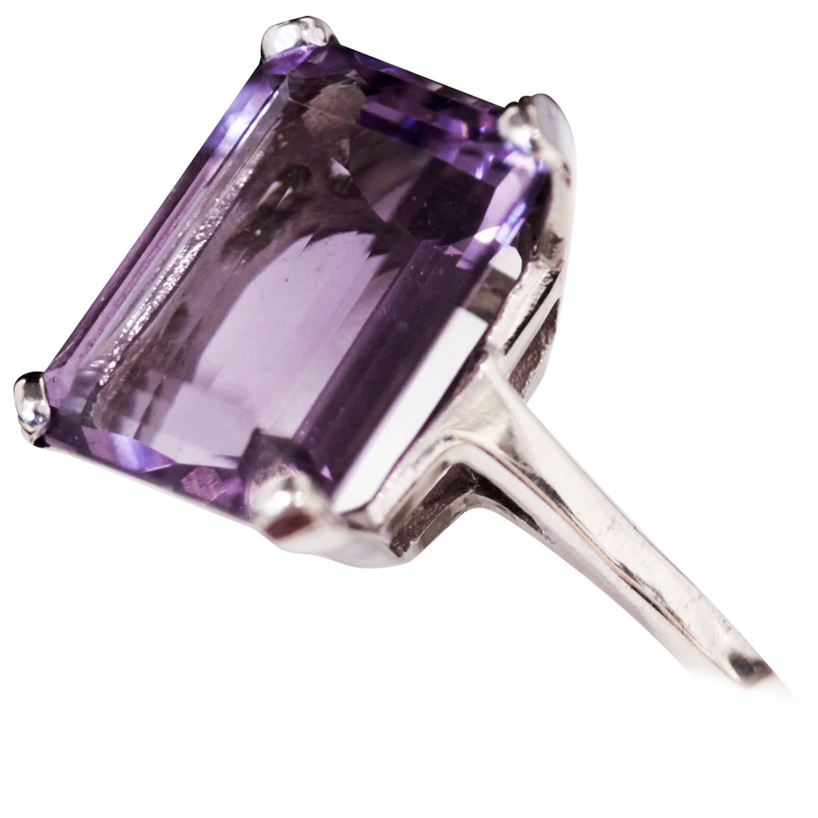 10 Carat Emerald Cut Amethyst Gold Cocktail Ring For Sale